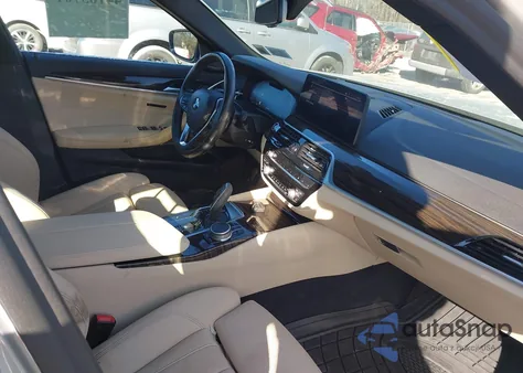 2021 BMW 540I xDrive z USA, uszkodzony, nr VIN WBA73BJ07MWW92452